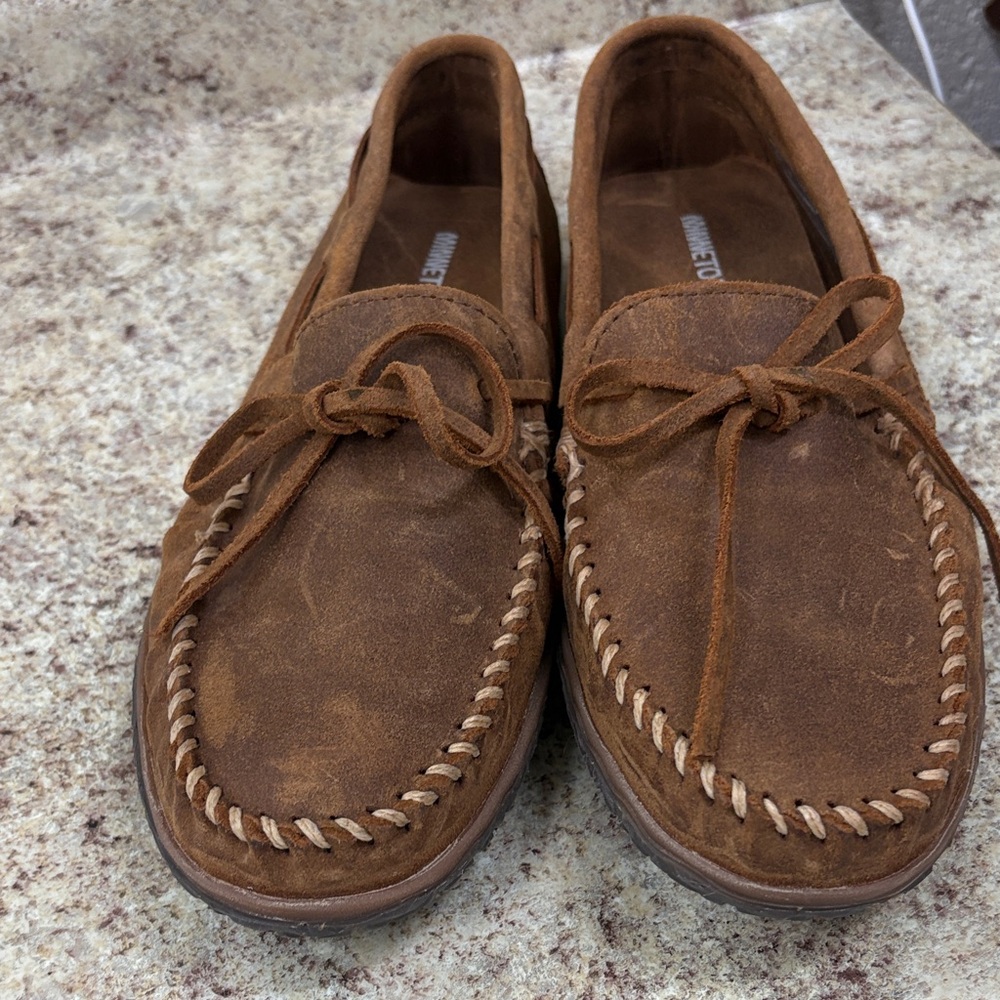Minnetonka Men's 22 tie tread Brown Suede Moccasin Loafers